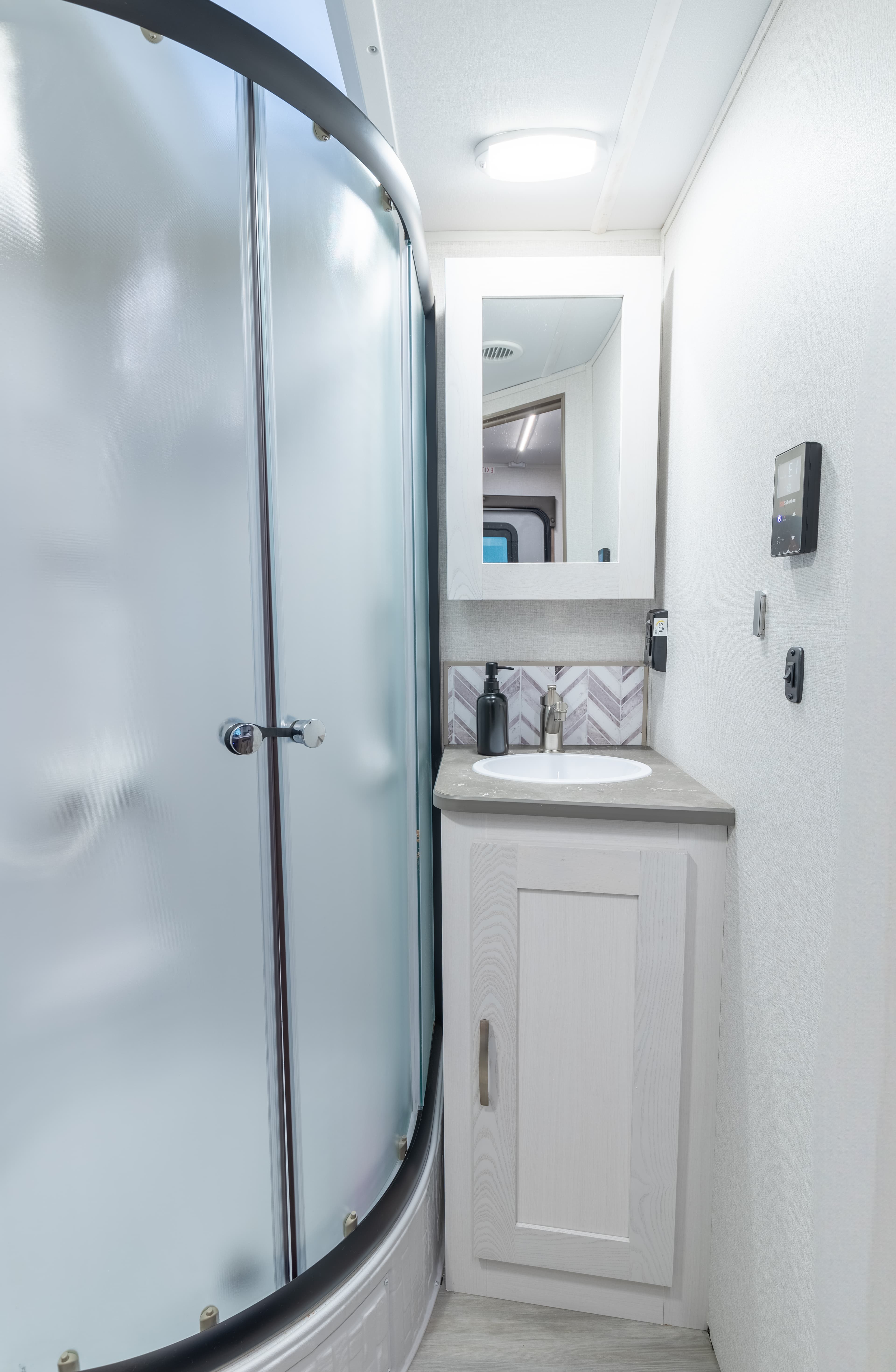 Go Explore X203 - Interior View 7