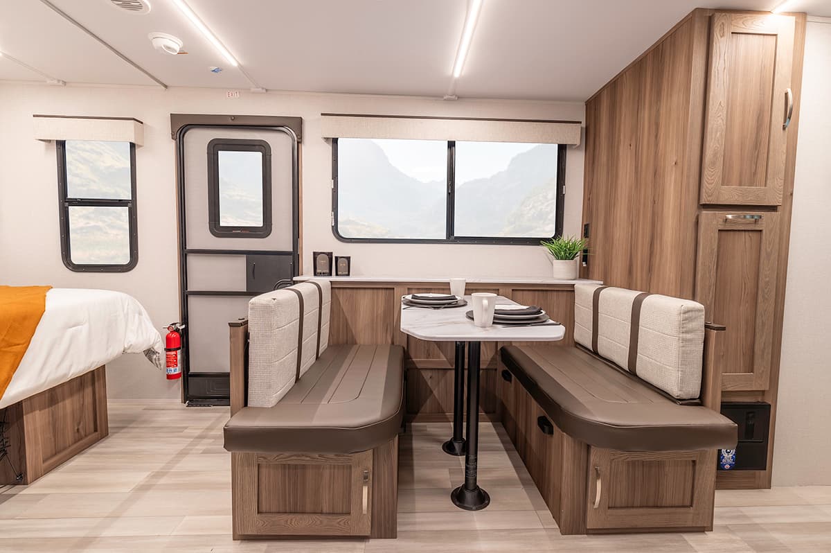 Go Explore X225 - Dinette Area