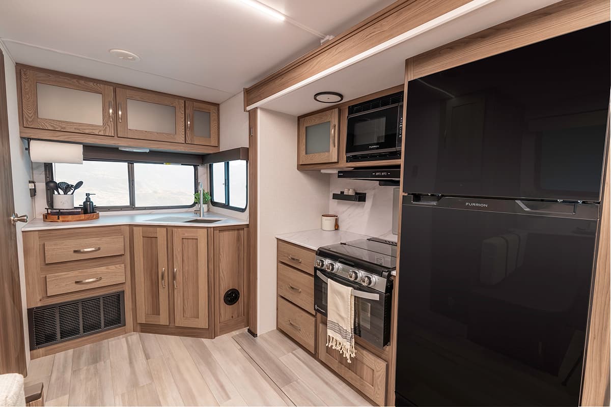 Go Explore X225 - Kitchen