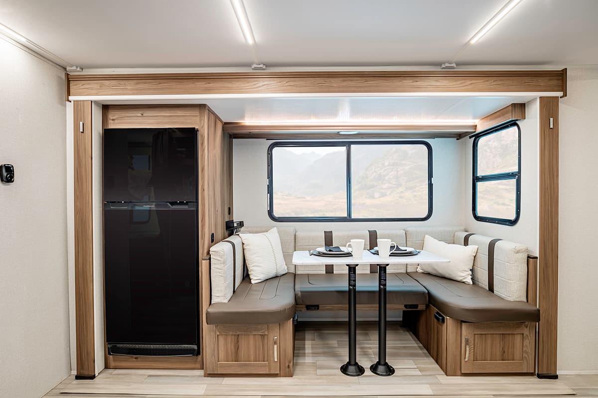 Go Explore X232 - Dinette Slide