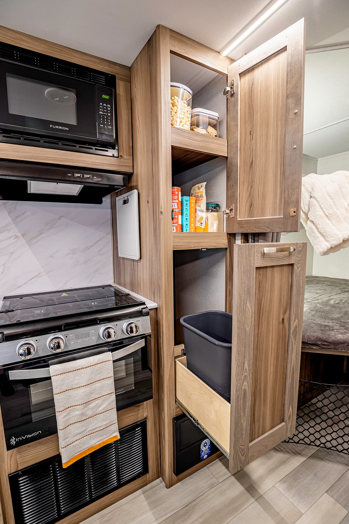 Go Explore X232 - Pantry