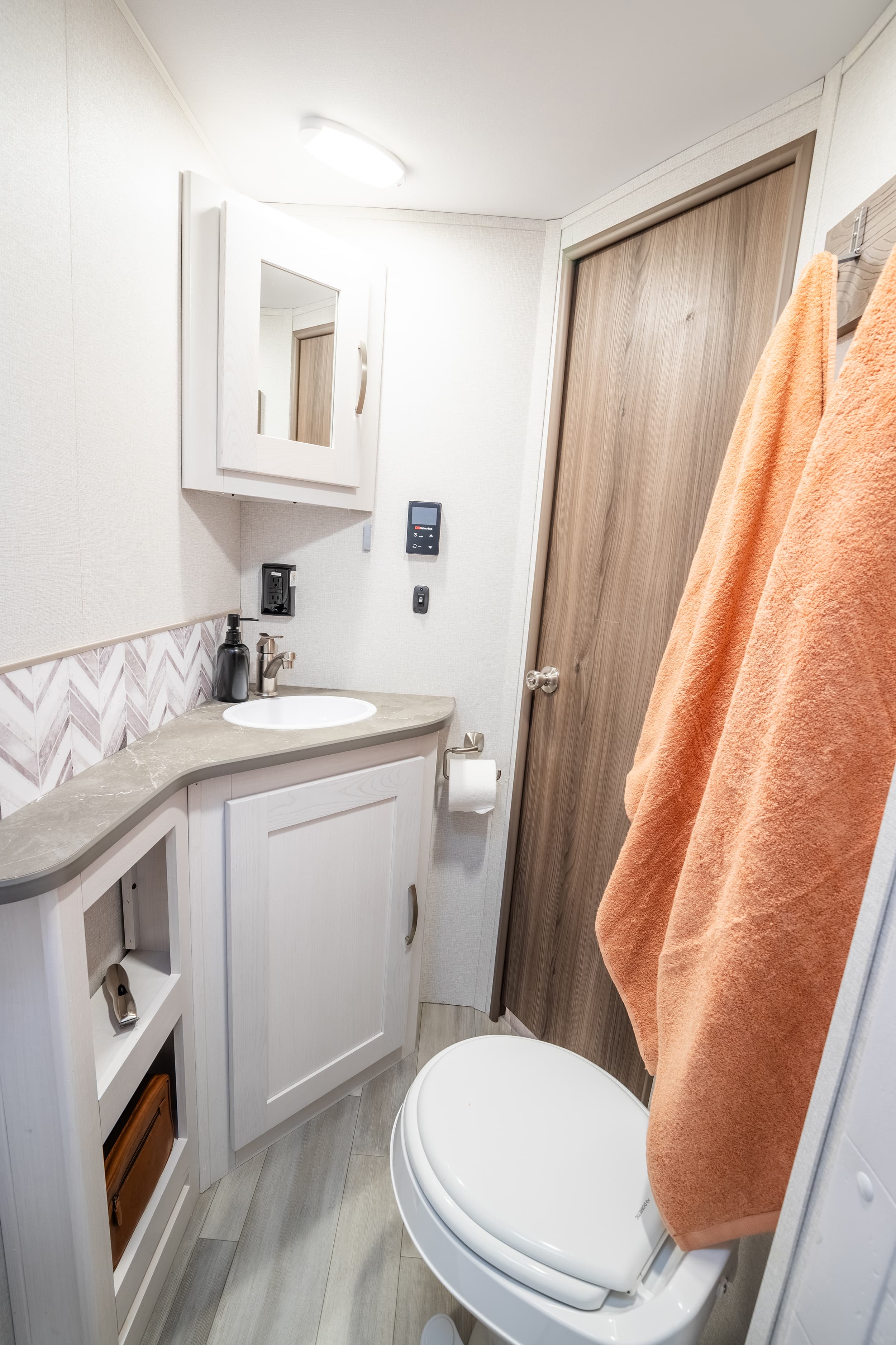 Go Explore X232 - Bathroom