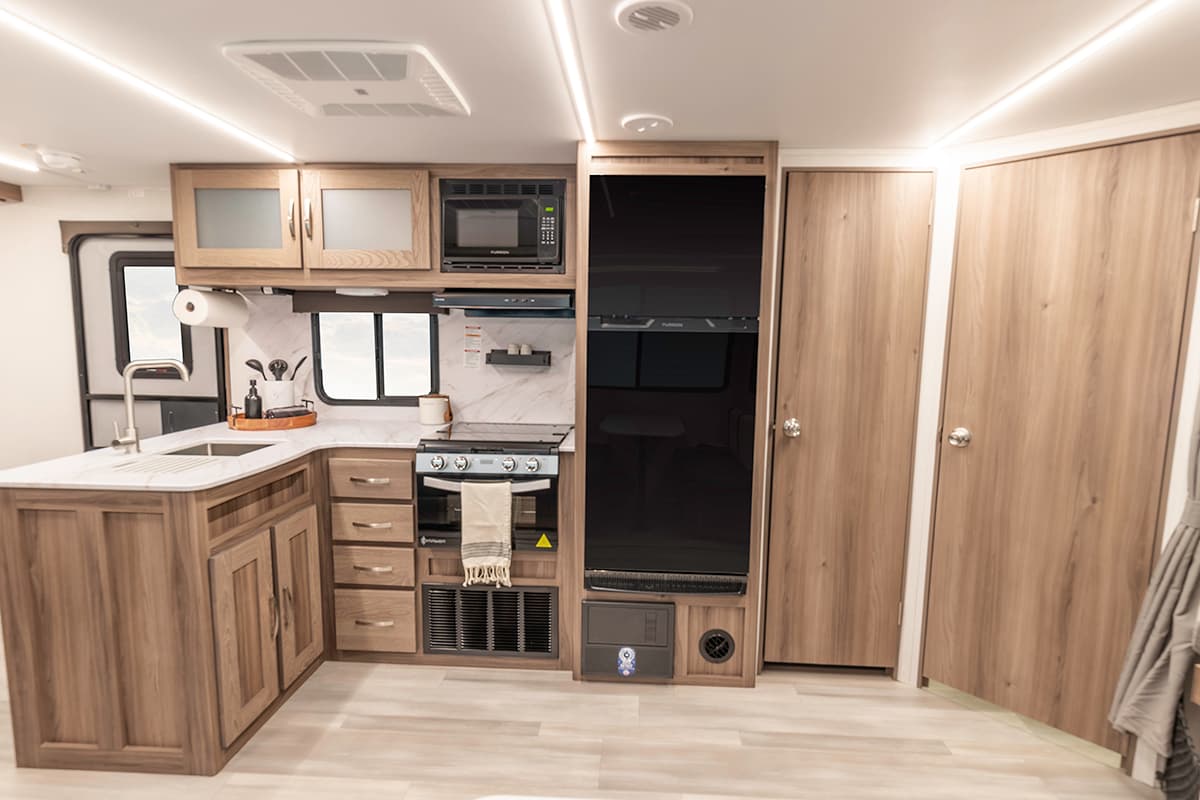 Go Explore X252 - Kitchen