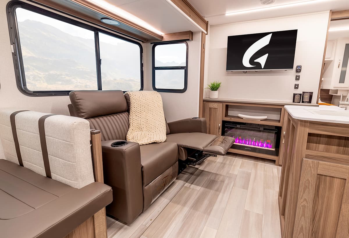 Go Explore X252 - Theater Seating